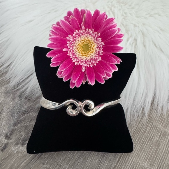 Brighton Jewelry - 🩷 BRIGHTON Genoa Silver Bangle Bracelet